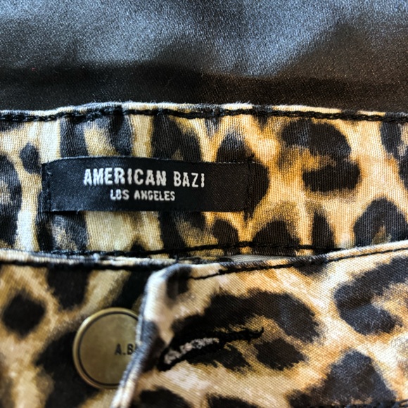 American Bazi 🐆 Cheetah Print Cargo Bermuda Shorts Size Small - Picture 2 of 5